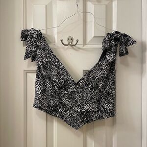 L.A. Hearts printed cropped top. Zip back. Tie shoulders. Size small